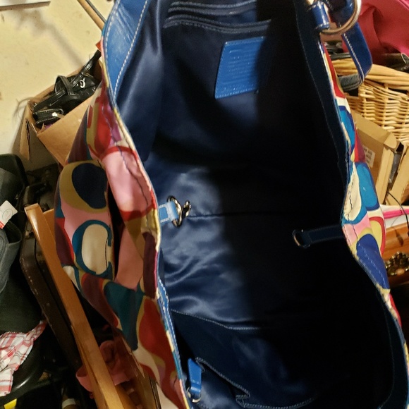 Coach - Picture 2 of 7